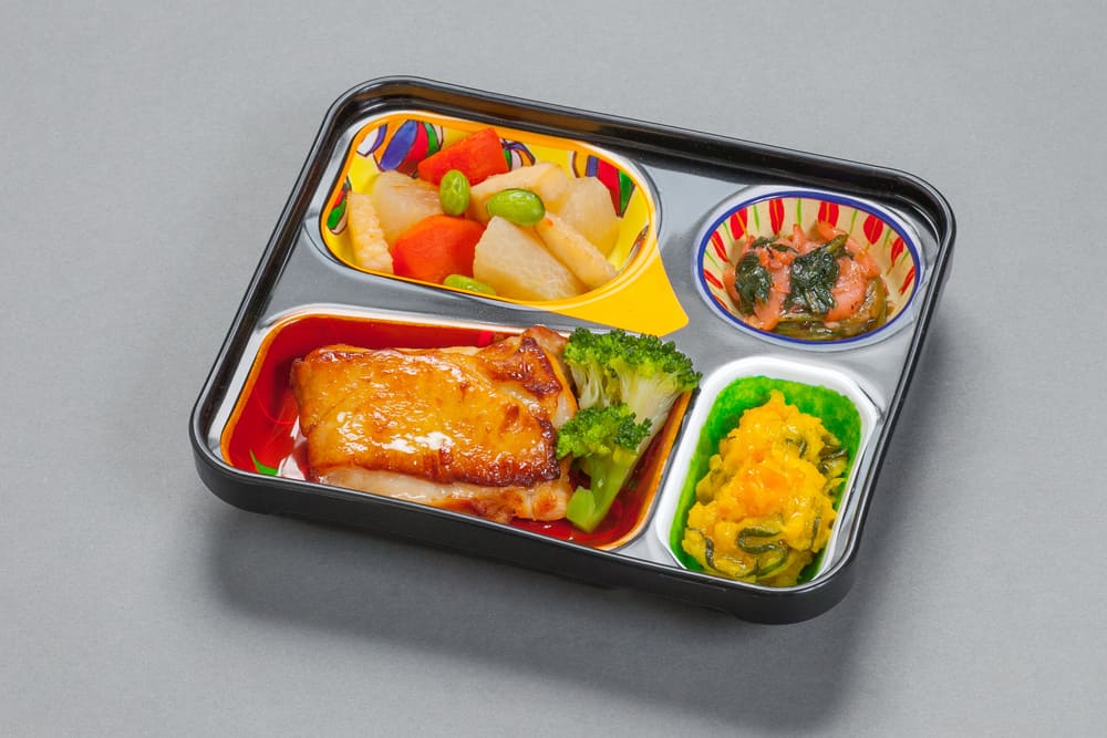 普通食・おかずのみ（標準的なお弁当） - 518円