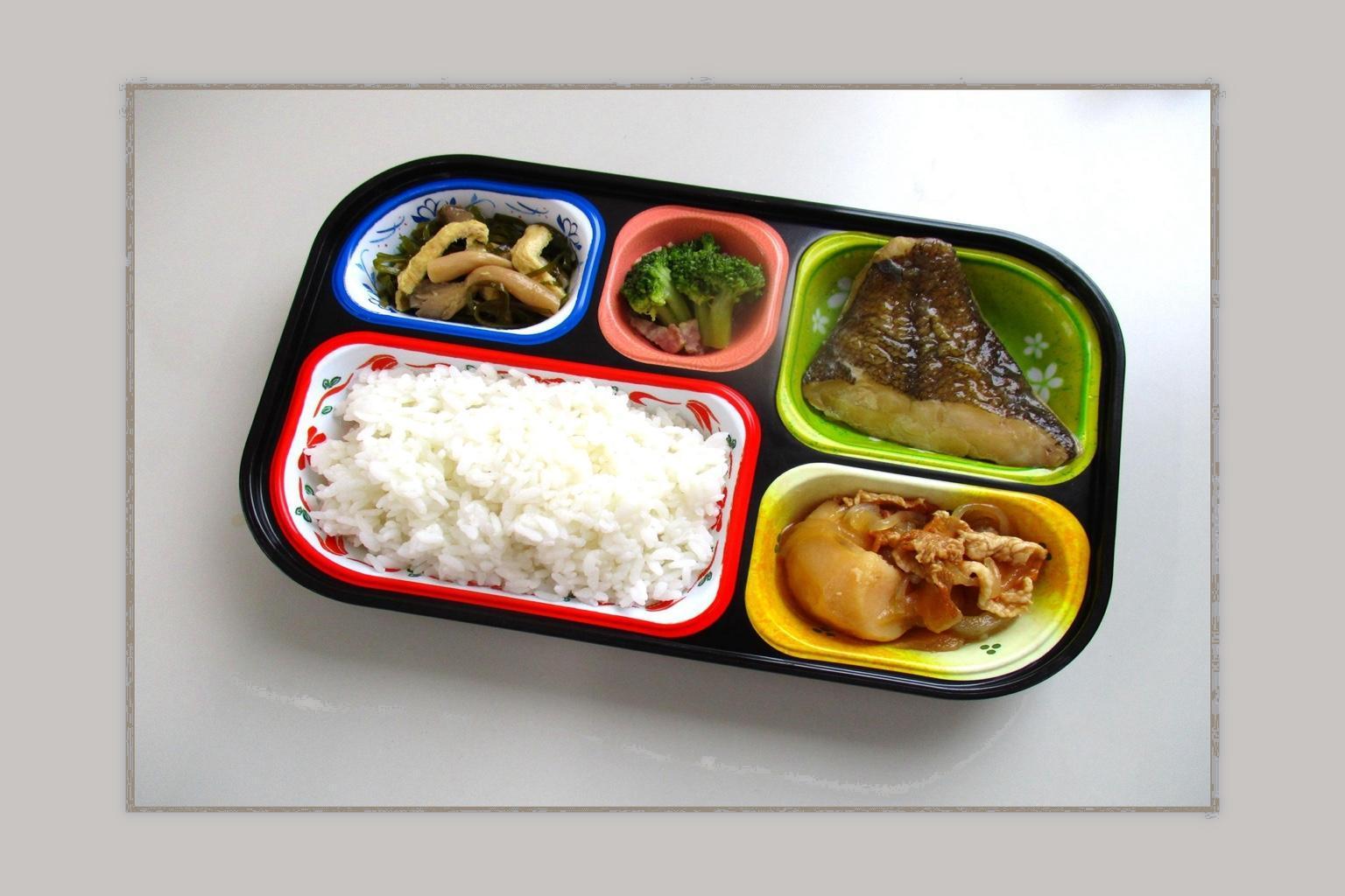 まごころ小町（大）・おかず＋ごはん（少食男性向け - 520円）